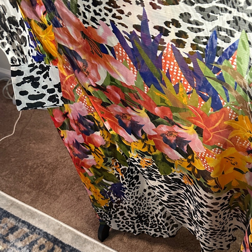 Chic Long Sleeve Leopard Print Maxi Dress with Vibrant Accents - Picture 9 of 16